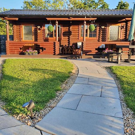 Cosy Countryside Log Cabin Kilkenny Exterior photo